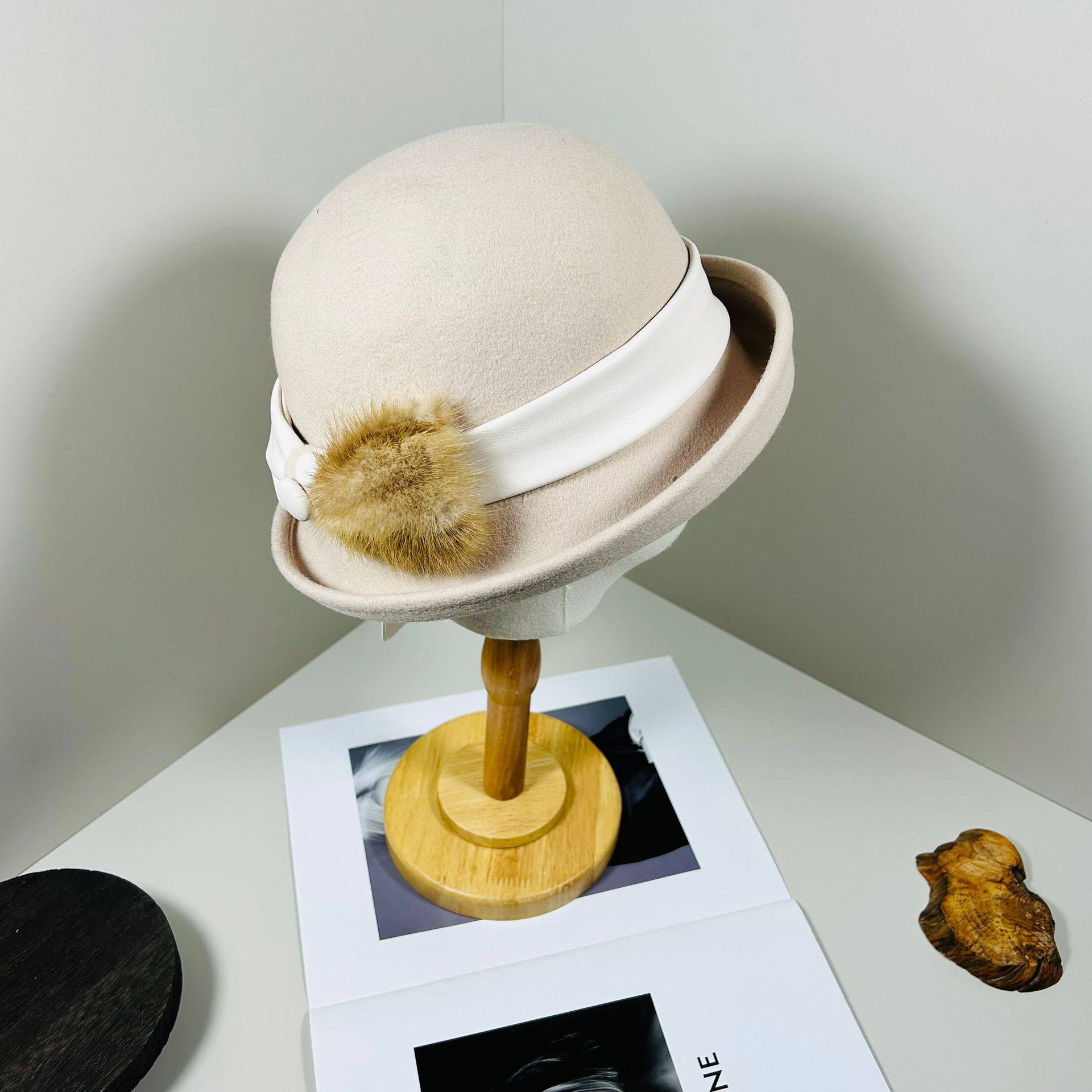 2025冬季新款澳洲羊渔夫帽女真皮蝴蝶结装饰优雅盆帽复古英伦礼帽,淘宝优惠券,粉丝福利购,淘宝优惠卷