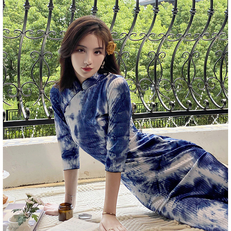 丝绒2021年新款长袖年轻款复古旗袍 红彩衣旗袍