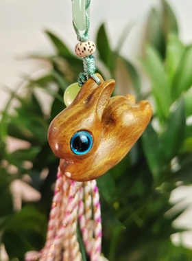 绿檀木飞跃兔可爱包包挂件流苏生