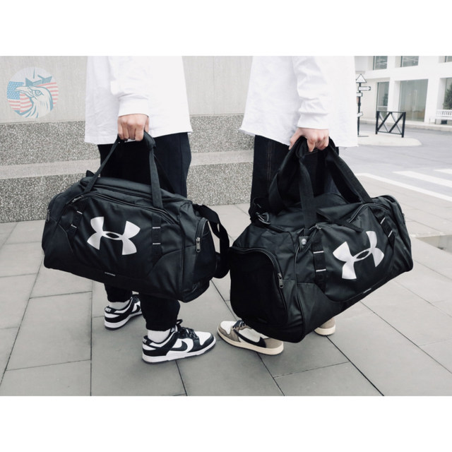 Under Armour ຂອງຜູ້ຊາຍແລະແມ່ຍິງຂອງເກີບເອກະລາດ compartment ຖົງເດີນທາງກິລາ