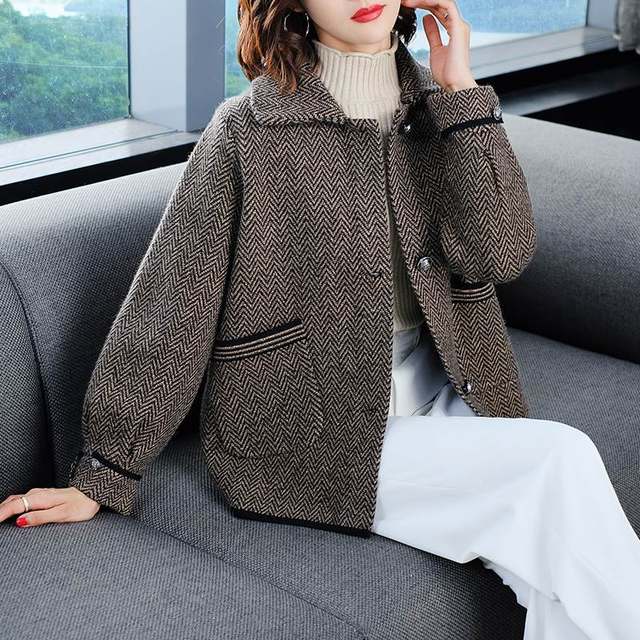 Mother's Spring Jacket Short Style Western Style Middle-aged Women's Clothing 2022 New Cashmere Coat Loose Large Size Woolen Top