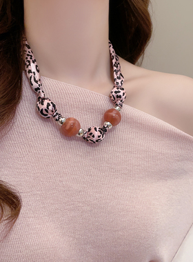 粉色豹纹珍珠丝巾项链