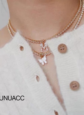 金智妮项链水钻字母蝴蝶