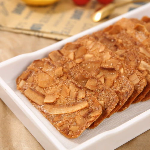 Кокосовые хрустящие кусочки Лу Сяошу из кокосовых орехов Кокосовые орехи.