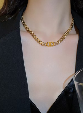 时尚潮牌金色颈链轻奢大粗链猪鼻子字母项链夸张个性锁骨链百搭