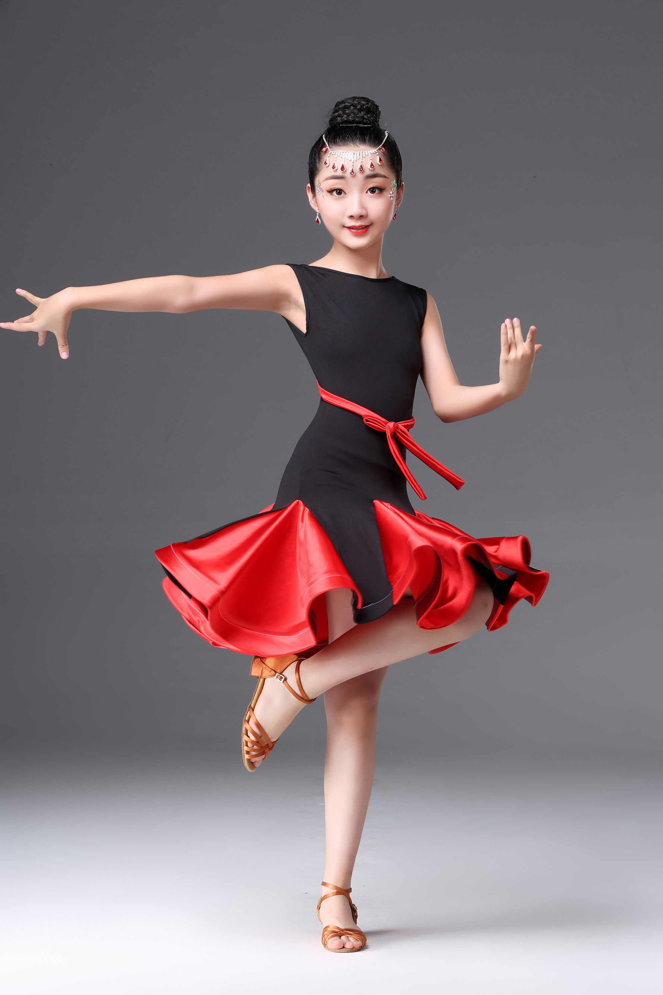 拉丁舞蹈练流苏功服装女童夏新款儿童表演服比赛规定演出服大裙摆