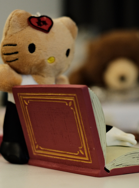 奶牛猫猫魔法书追剧手机支架