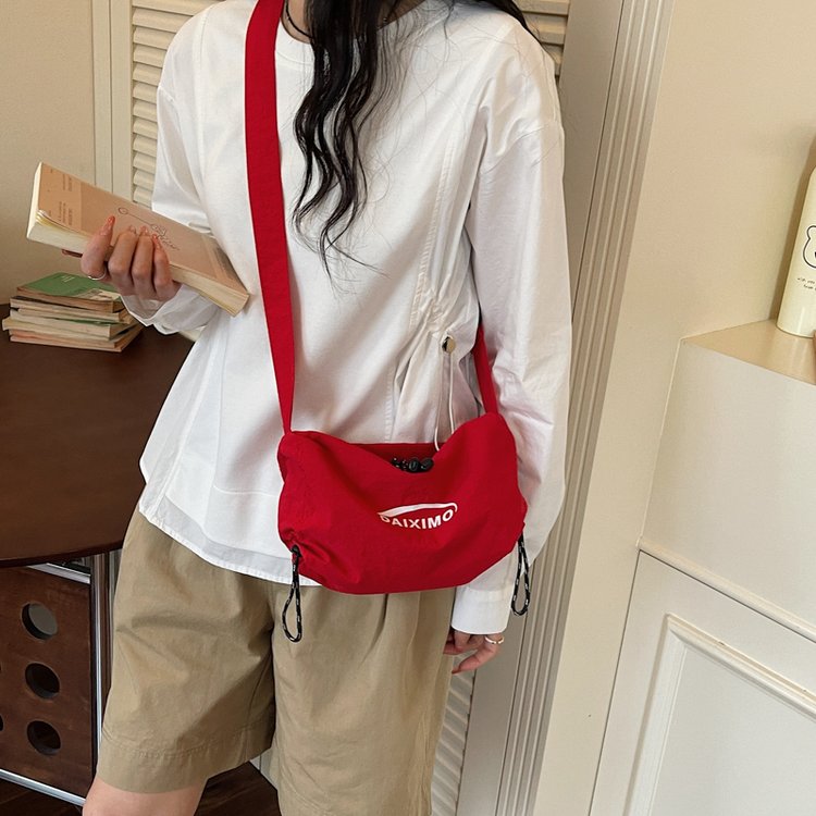 Casual and versatile dumpling bag 2026 new temperament commuter nylon Japanese niche lightweight sports crossbody bag