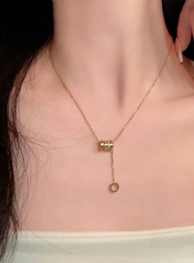 钛钢不掉色小蛮腰轻奢项链女夏网红小众高级设计感配饰锁骨链吊坠