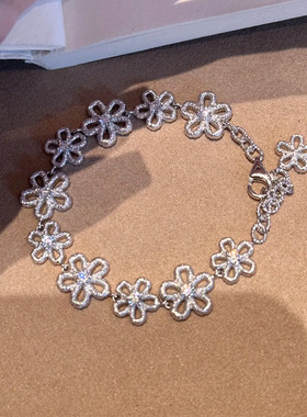 锆石镂空花朵手链女款2026新款轻奢小众冷淡风精致叠戴独手环手饰