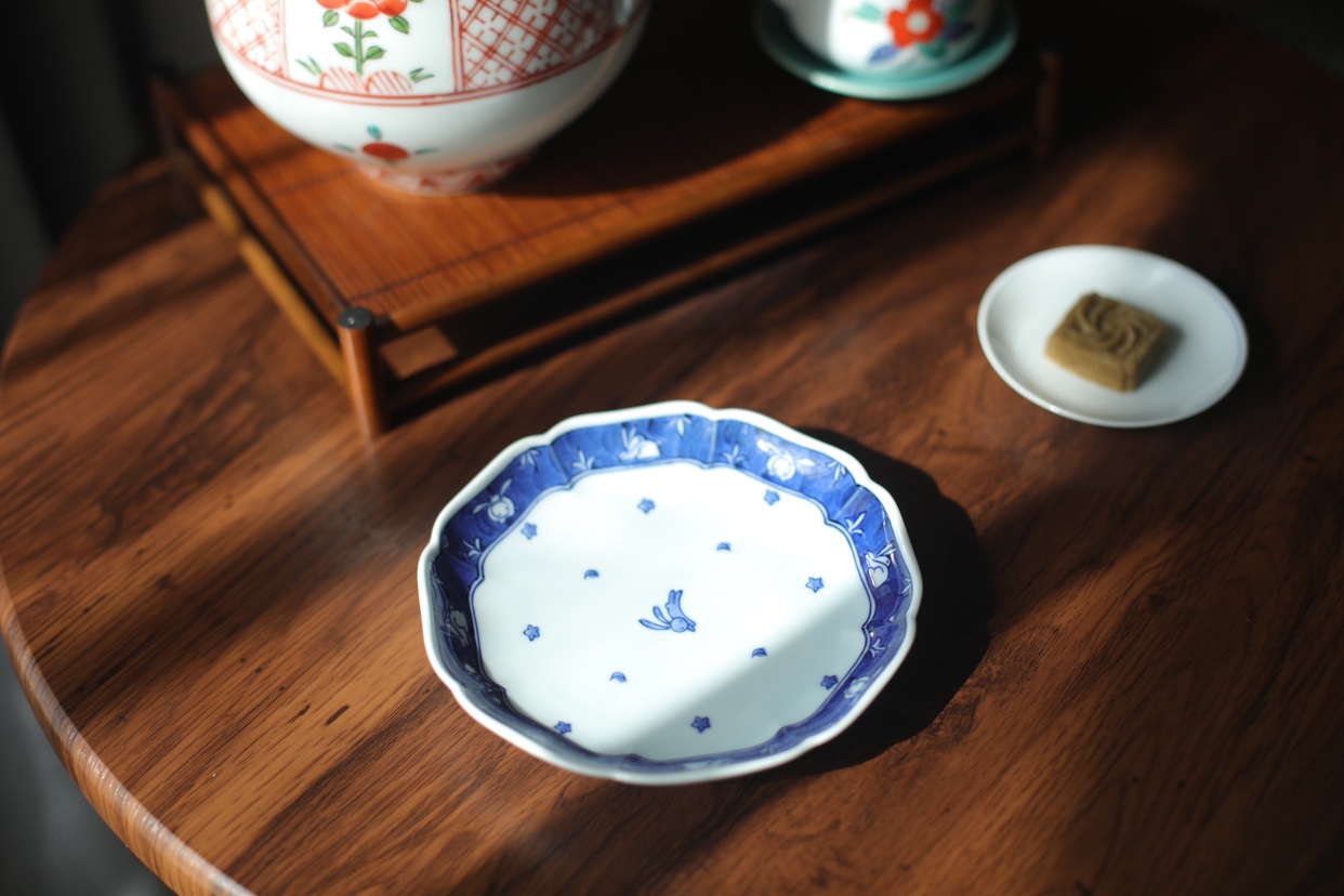 日本产vintage美浓烧青花釉下彩手绘兔子系列葵口甜品盘米饭碗 - 图3
