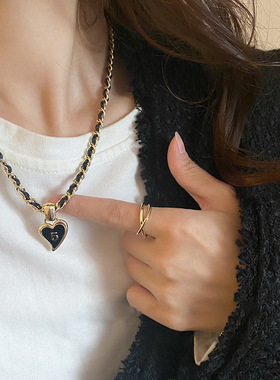 黑色滴釉爱心项链女秋冬复古