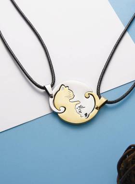 不锈钢简约动物猫咪吊坠黑白小猫拥抱圆形情侣拼接项链