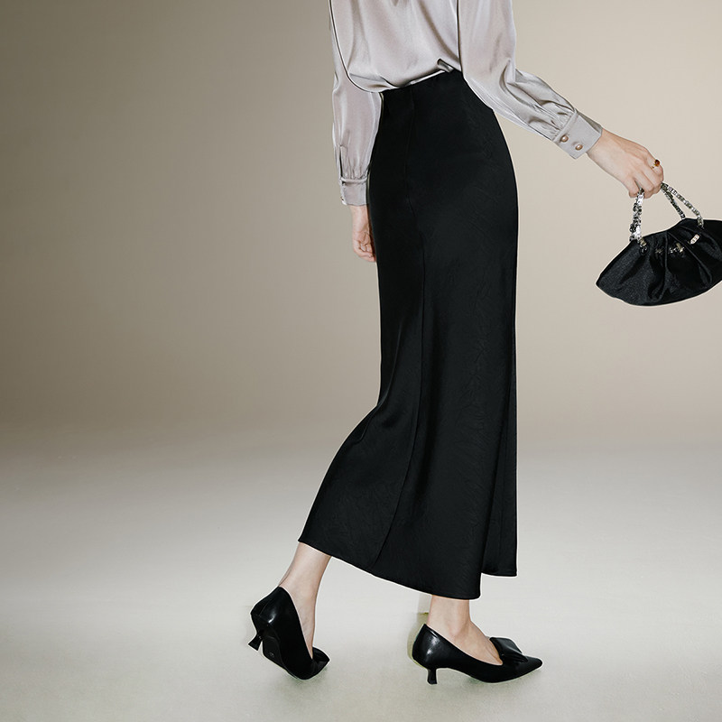 晚白2026年春新款时尚轻熟风纯色半裙高腰修身缎面垂顺直筒长裙,淘宝优惠券,粉丝福利购,淘宝优惠卷