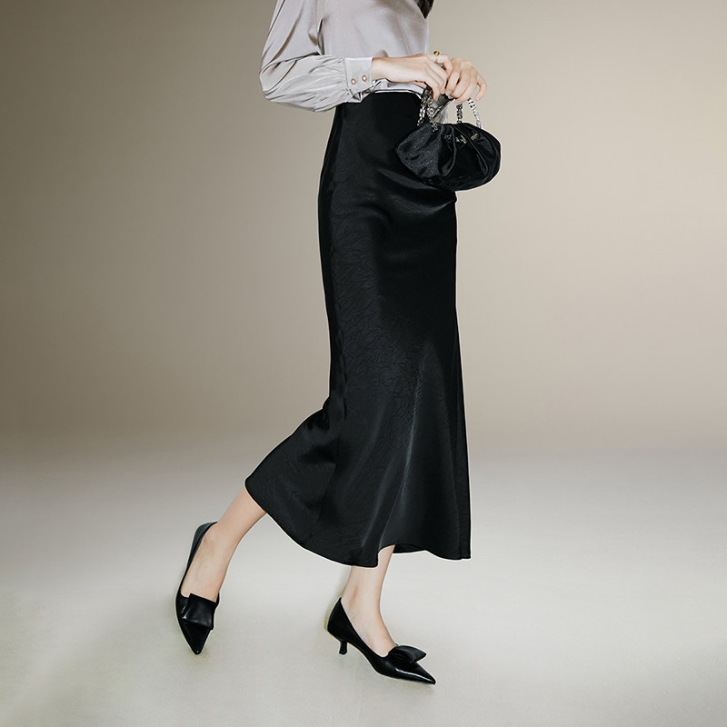 晚白2026年春新款时尚轻熟风纯色半裙高腰修身缎面垂顺直筒长裙,淘宝优惠券,粉丝福利购,淘宝优惠卷