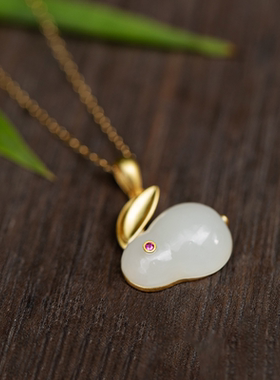 原创新款玉兔吊坠女兔子项链小众设计感锁骨链玉石女温柔风