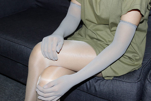 丝袜手套男女通用天鹅绒柔顺丝滑无缝粉红白灰色情侣精品五指手套 - 图3