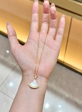 露丝同款红玉髓镶钻锁骨链