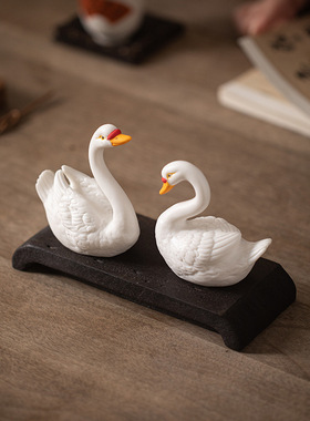 陶瓷白色天鹅一对摆件高级感客厅茶台桌酒柜装饰品鱼缸造景微景观