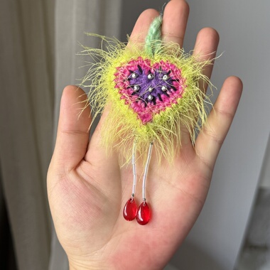 原创毛线钩织粉色多巴胺爱心挂件小众设计感气质可爱少女心锁骨链