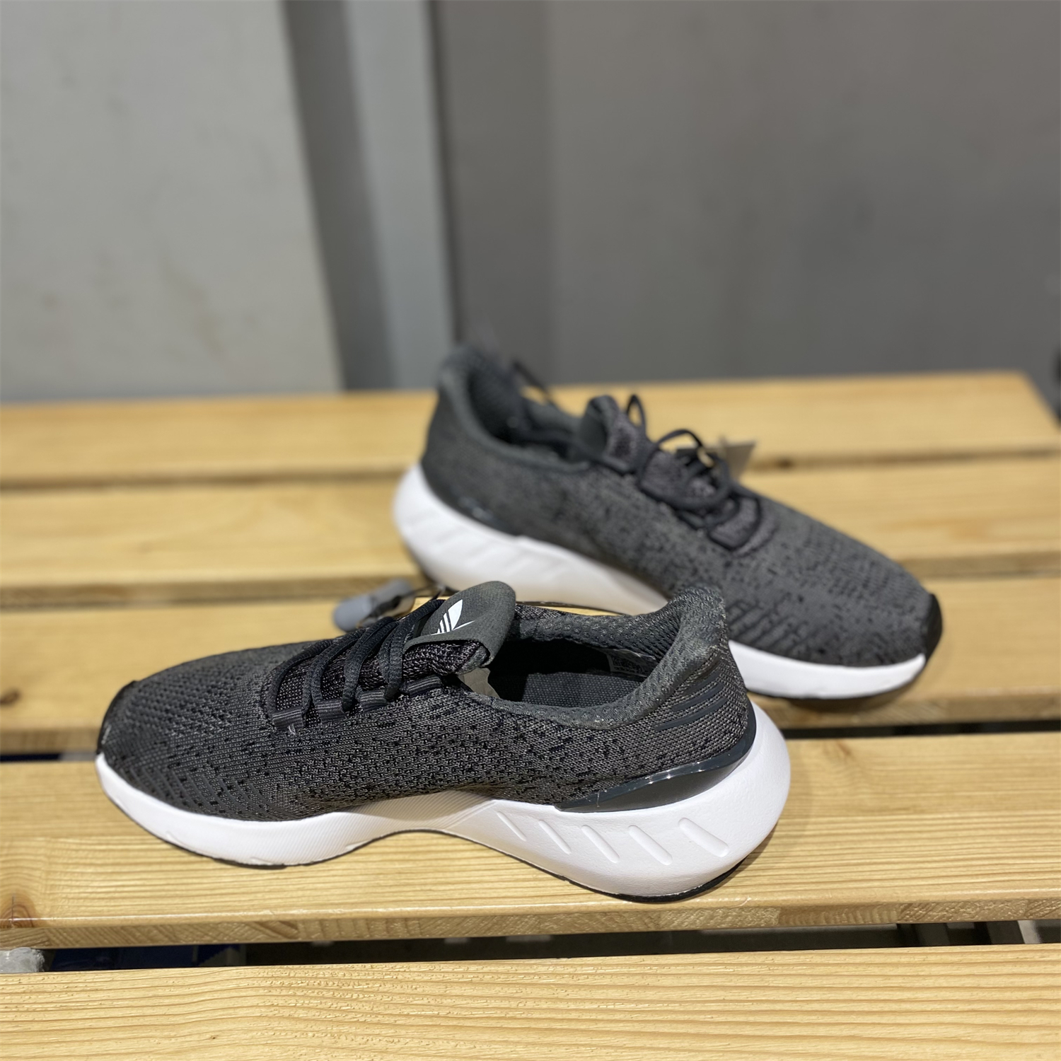 Adidas/阿迪达斯SWIFT男女同款轻便耐磨缓震运动休闲跑步鞋GW6811 - 图0