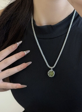 波光粼粼满天星绿锆石水晶项链