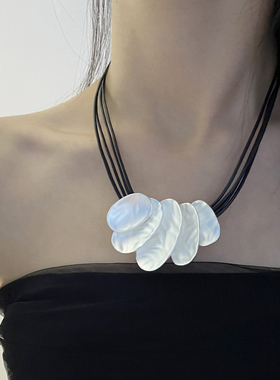 金属皮绳多层亚银片片项链锁骨链