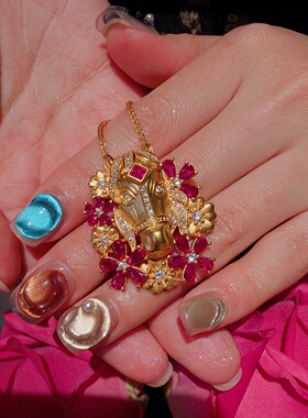 赤焰追风马年繁花吊坠项链法式复古高级感饰品高级设计感天然石