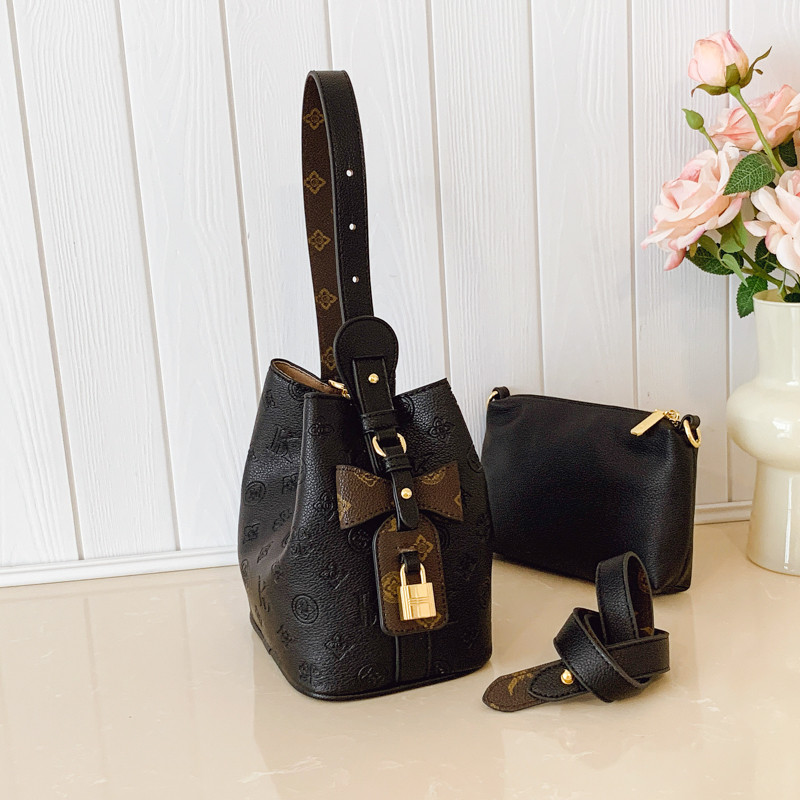 轻奢高级感水桶包包女2025新款印花斜挎包质感小方包单肩腋下女包,淘宝优惠券,粉丝福利购,淘宝优惠卷