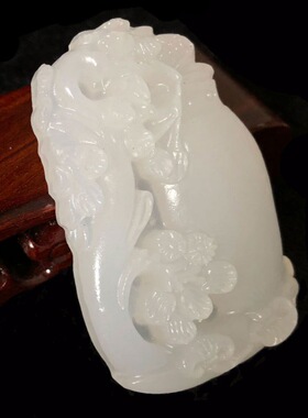 阿富汗玉梅花玉瓶吊坠