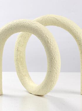 现代简约北欧极简几何扭曲线条摆件样板房售楼处书房客厅软装饰品