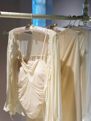 「LA」娇香伊人*法式丝带外衫睡衣舒适带胸垫甜美温柔家居服套装 - 图1