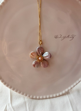 2YANG秋冬新款天然巴洛克花瓣珍珠吊坠项链女小众设计锁骨链高级