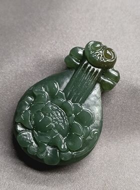 和田玉琵琶吊坠.天然和田玉且末料糖青小提琴挂件.花开富贵挂件