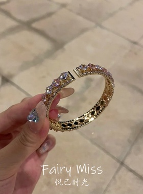 粉嘟嘟爆闪菱形彩色锆石开口手镯