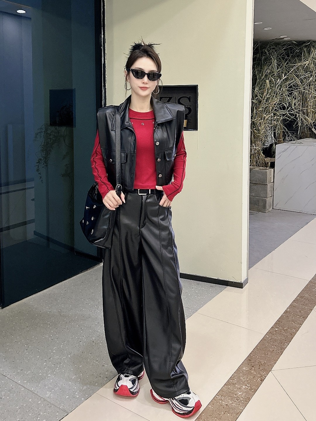 2025秋冬新款曳步舞运动套装女网红同款皮马甲皮裤广场舞队服,淘宝优惠券,粉丝福利购,淘宝优惠卷