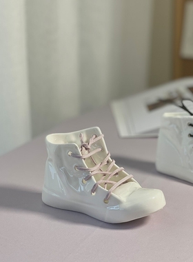 简约北欧ins风陶瓷球鞋摆件装饰品迷你骨瓷帆布鞋软装萌物小瓷器