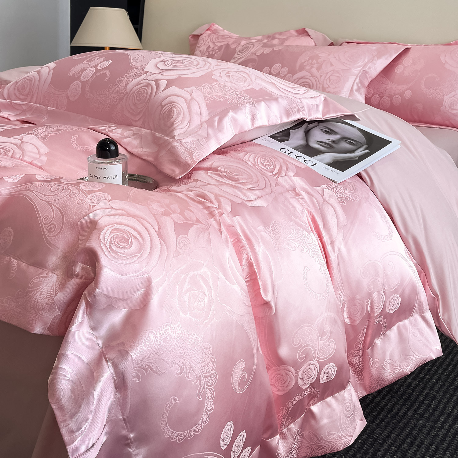 High-end jacquard European-style skin-friendly and soft four-piece sleeping naked set