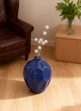 蓝色陶瓷花瓶简约现代客厅餐桌