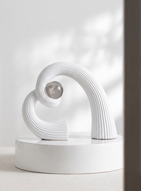 现代简约心形白色陶瓷摆件