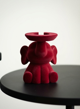 创意酒红绒面小熊桌面摆件