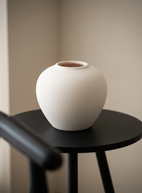 轻熟简约白色陶瓷花瓶摆件