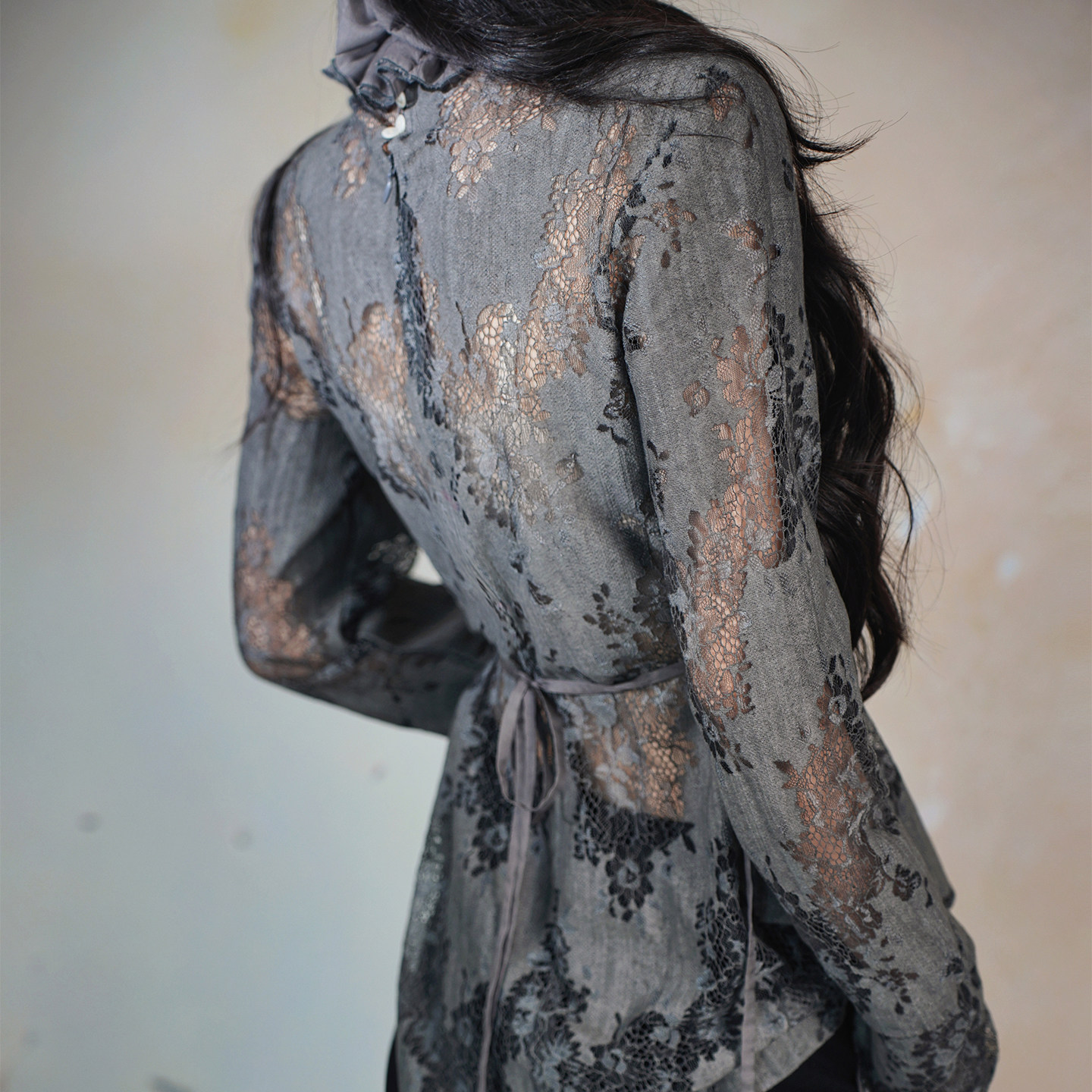 人间蜉蝣 雾屿蕾丝·双生荷叶领喇叭袖2025秋冬新款长袖上衣女,淘宝优惠券,粉丝福利购,淘宝优惠卷