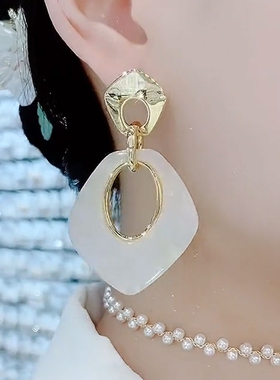 网红新款夸张大耳饰流行显瘦金色耳坠925银针几何形女贝壳耳环