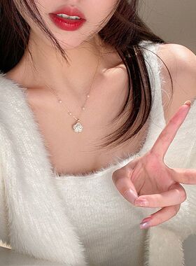 珍珠山茶花钛钢项链女轻奢小众锁骨链设计感高级精致颈链甜美项饰