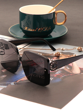 红色偏光大方框字母镶钻墨镜防晒