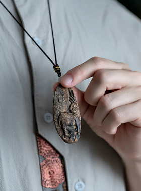 达拉干沉香雕刻一鹿平安吊坠沉水