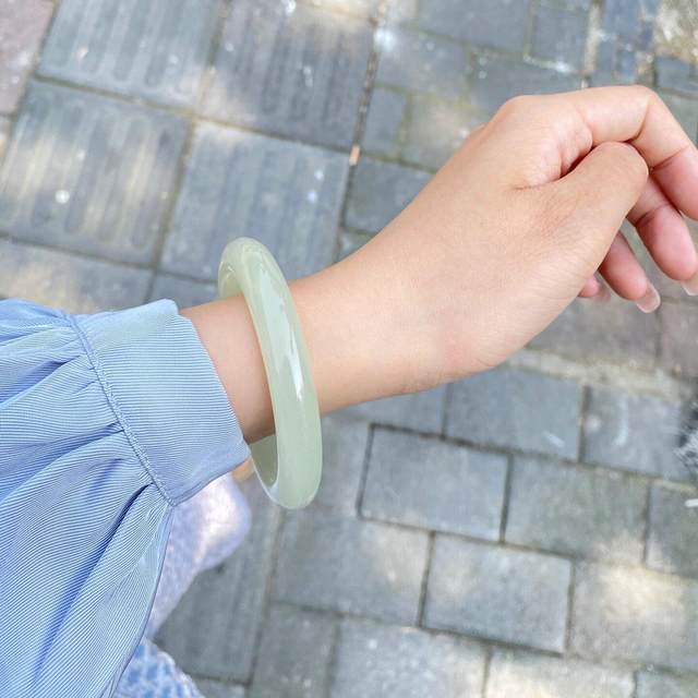 Natural Xinjiang authentic round bar bracelet blue white jade fine style