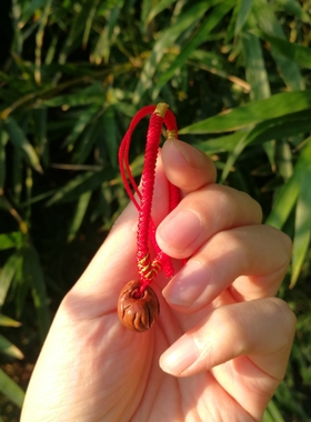 手工编织野生桃核本命年红色手绳