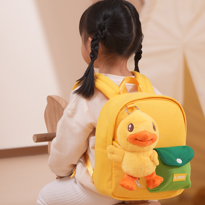 B.Duck小黄鸭幼儿园书包2-5岁儿童双肩包女童新品减负玩偶小背包